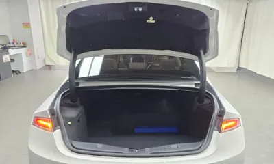 Lincoln MKZ 2019, 101171 км, за 10463.57 USD - фото 20