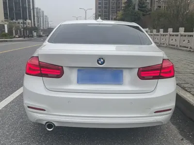 BMW 3 Series 2018, 105000 км, за 8799.12 USD