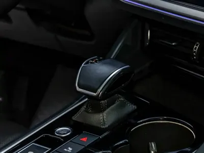 Volkswagen Touareg 2023, 32599 км, за 45448.22 USD