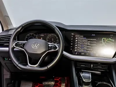 Volkswagen Touareg 2023, 32599 км, за 45448.22 USD