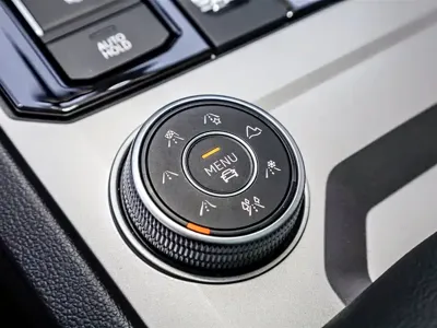 Volkswagen Touareg 2023, 32599 км, за 45448.22 USD - фото 8