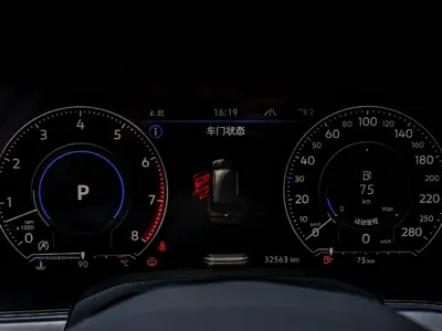 Volkswagen Touareg 2023, 32599 км, за 45448.22 USD - фото 16