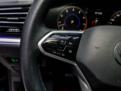 Volkswagen Touareg 2023, 32599 км, за 45448.22 USD - фото 17
