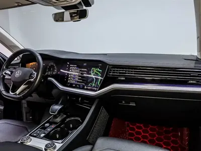 Volkswagen Touareg 2023, 32599 км, за 45448.22 USD - фото 30