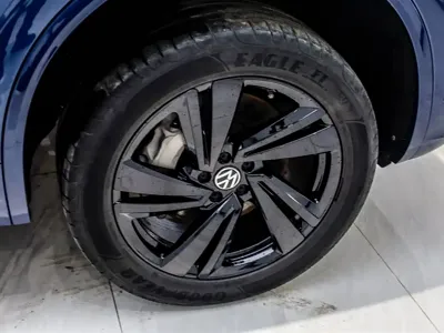 Volkswagen Touareg 2023, 32599 км, за 45448.22 USD - фото 31
