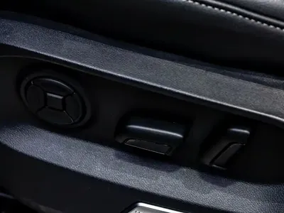 Volkswagen Touareg 2023, 32599 км, за 45448.22 USD - фото 34