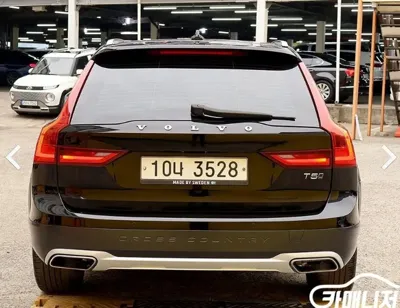 Volvo V90 2018, 105000 км, за 16345.02 USD