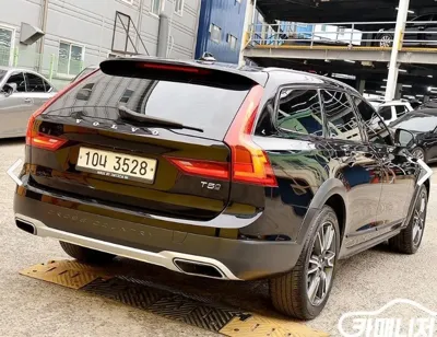 Volvo V90 2018, 105000 км, за 16345.02 USD