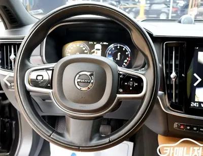 Volvo V90 2018, 105000 км, за 16345.02 USD - фото 8