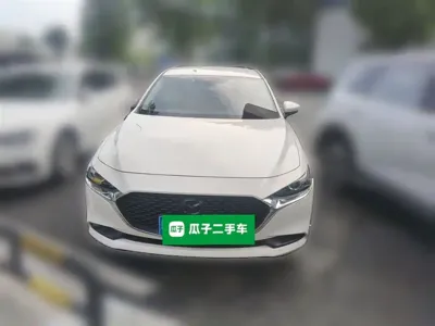 Mazda 3 Axela 2023, 28800 км, за 9738.9 USD