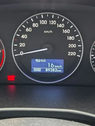 Hyundai Starex 2020, 89000 км, за 10293.17 USD