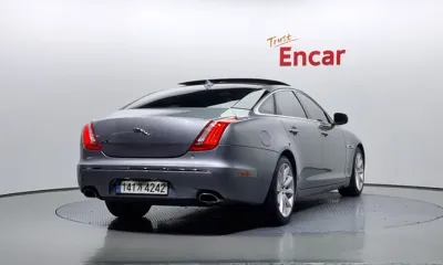 Jaguar XJ 2015, 156634 км, за 8407.77 USD