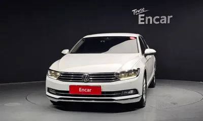 Volkswagen Passat 2018, 42602 км, за 11856.68 USD