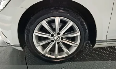 Volkswagen Passat 2018, 42602 км, за 11856.68 USD