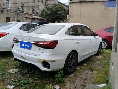 Roewe i5 2022, 15800 км, за 6684.43 USD