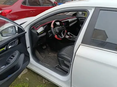 Roewe i5 2022, 15800 км, за 6684.43 USD - фото 9