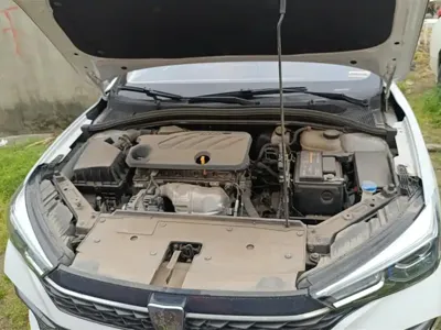 Roewe i5 2022, 15800 км, за 6684.43 USD - фото 10