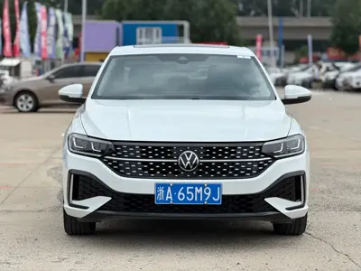 Volkswagen Lavida 2023, 20000 км, за 12217.9 USD