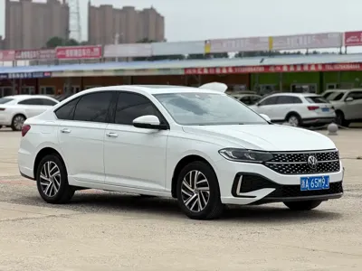 Volkswagen Lavida 2023, 20000 км, за 12217.9 USD