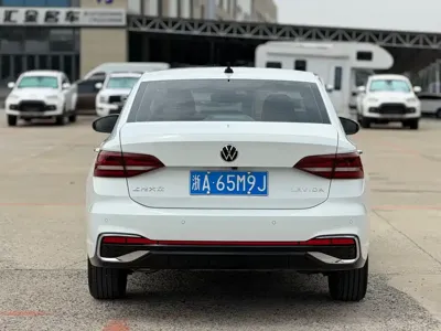 Volkswagen Lavida 2023, 20000 км, за 12217.9 USD