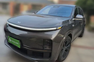Li Auto L8 · 2023 год