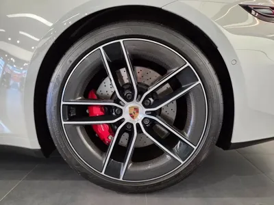 Porsche 911 2025, 3036 км, за 172640.15 USD