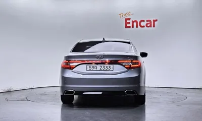 Hyundai Grandeur 2015, 125788 км, за 4172.18 USD