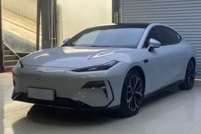 Geely Galaxy E8 · 2025 год
