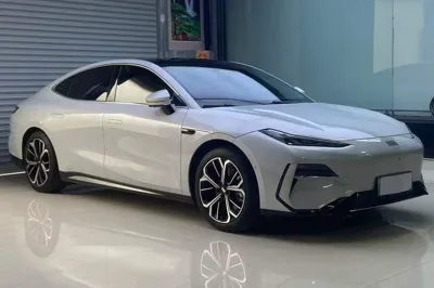 Geely Galaxy E8 2025, 6300 км, за 22476 USD