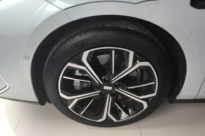 Geely Galaxy E8 2025, 6300 км, за 22476 USD - фото 10