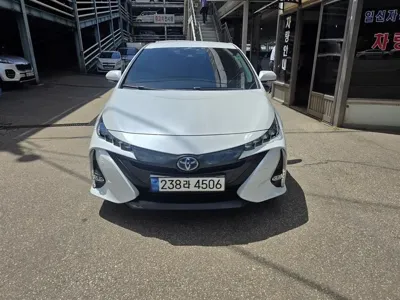 Toyota Prius · 2022 год
