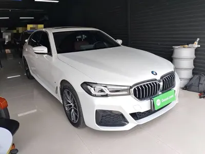 BMW 5 Series 2022, 63099 км, за 25645.78 USD