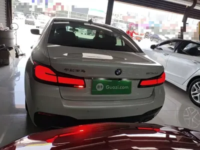 BMW 5 Series 2022, 63099 км, за 25645.78 USD - фото 6