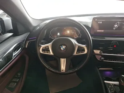 BMW 5 Series 2022, 63099 км, за 25645.78 USD - фото 11
