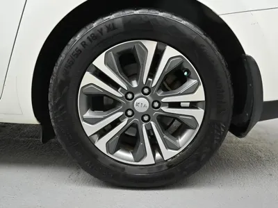Kia Canival 2019, 140038 км, за 7475.78 USD