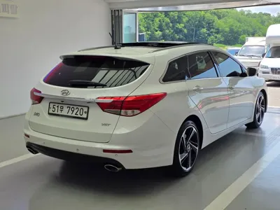 Hyundai i40 2014, 213000 км, за 3216.49 USD