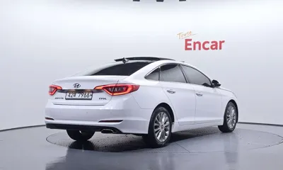 Hyundai Sonata 2015, 123976 км, за 6761.19 USD