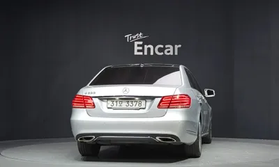 Mercedes-Benz E-Class 2014, 157154 км, за 4726.27 USD