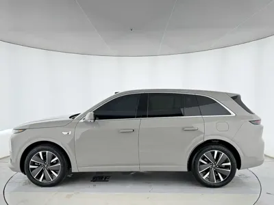 Li Auto Li L6 2025, 20000 км, за 28590.11 USD