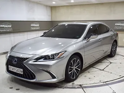 Lexus ES · 2022 год