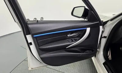 BMW 3-Series 2017, 67809 км, за 11246.18 USD - фото 24