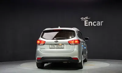 Kia Carens 2015, 85216 км, за 4923.2 USD