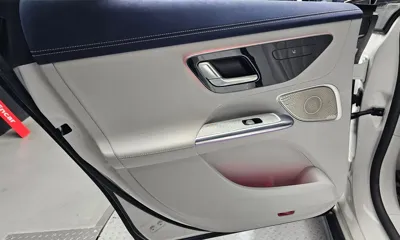 Mercedes-Benz EQE 2023, 44280 км, за 38966.99 USD - фото 25