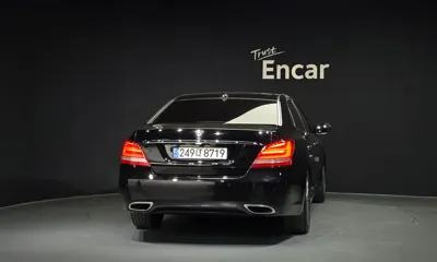 Hyundai Equus 2013, 239287 км, за 3190.73 USD