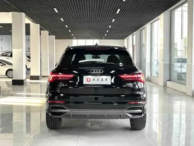 Audi Q3 2023, 28300 км, за 30196.45 USD