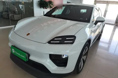 Porsche Macan · 2024 год