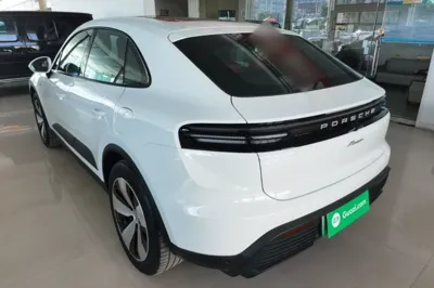 Porsche Macan 2024, 14200 км, за 68102 USD