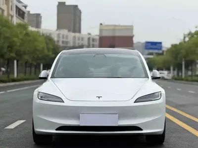 Tesla Model 3 2025, 13000 км, за 24767.44 USD