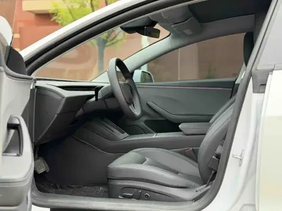 Tesla Model 3 2025, 13000 км, за 24767.44 USD