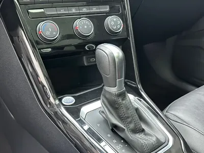 Volkswagen T-Roc 2023, 38000 км, за 15523.67 USD - фото 9